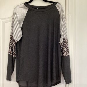 Multi Detail Long Sleeve Tee( Color:Gray) ( Size=X- Large)